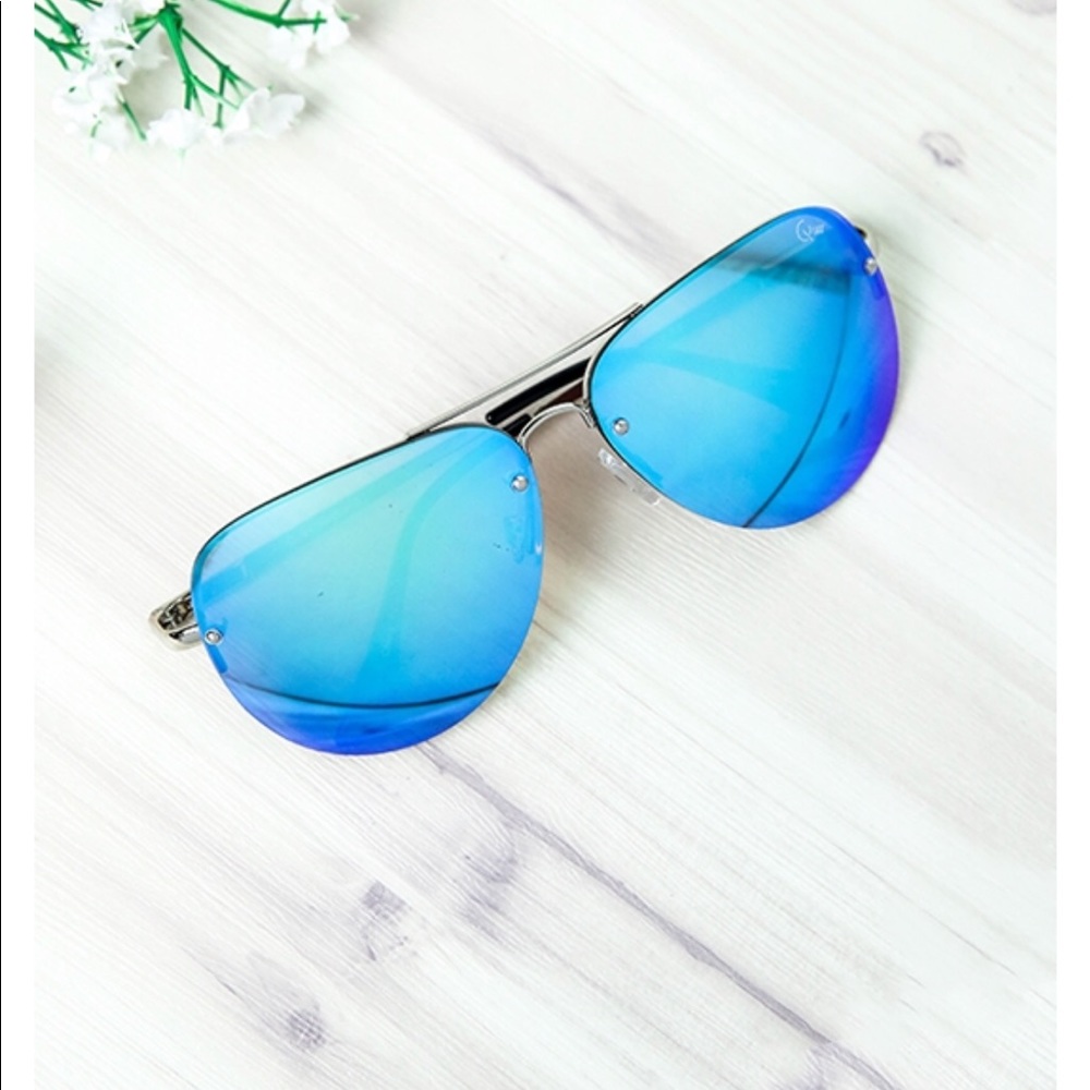 Quay Australia Muse in bright blue